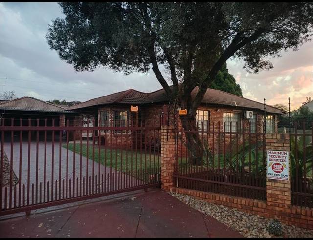 3 BEDROOM HOUSE FOR SALE IN DORANDIA